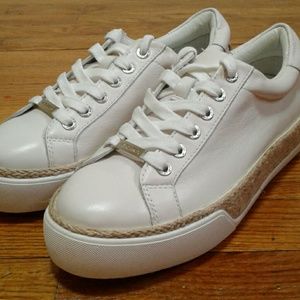 JSLIDES Hilly Sneakers